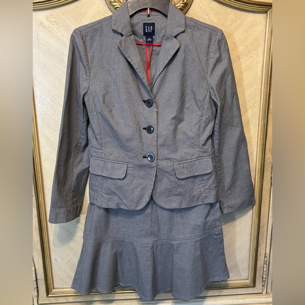 GAP Black & White Houndstooth Jacket / Blazer & Flounce Peplum Skirt Set